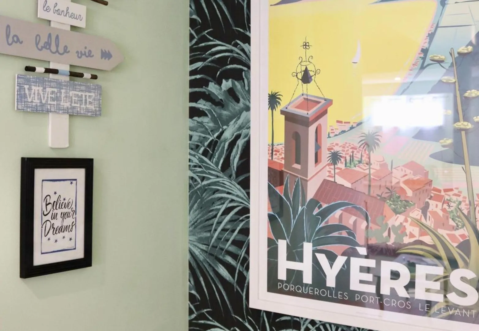 Appartement De 45 M2 En Rez-De-Villa Avec Jardin Hyères 0*,