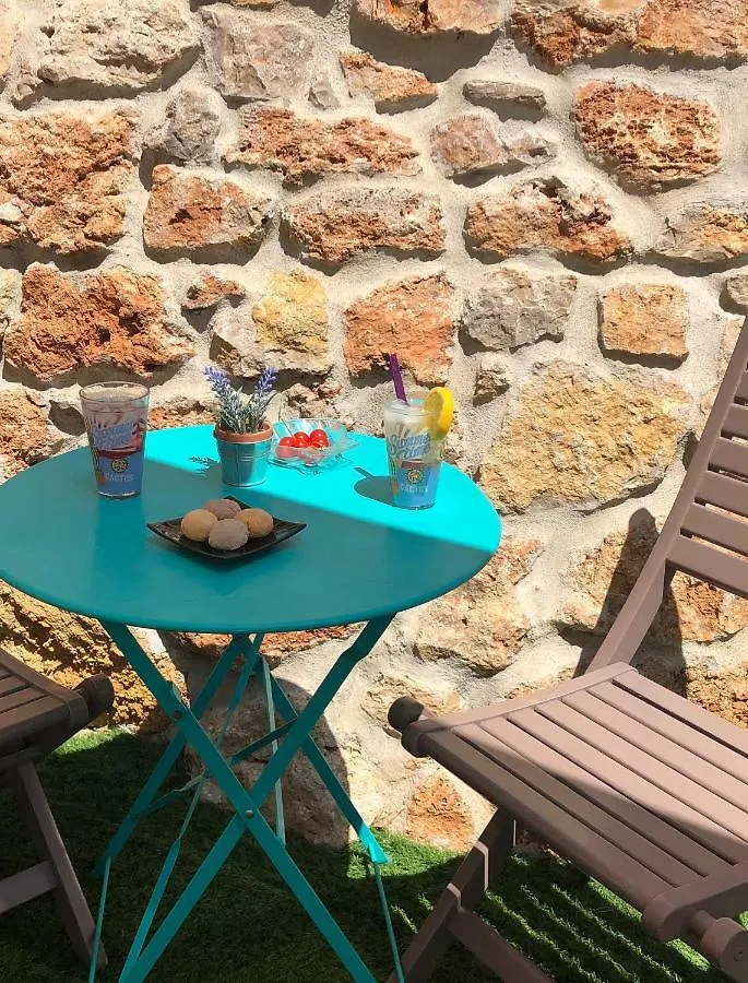 Appartement De 45 M2 En Rez-De-Villa Avec Jardin Hyeres 0*,  France