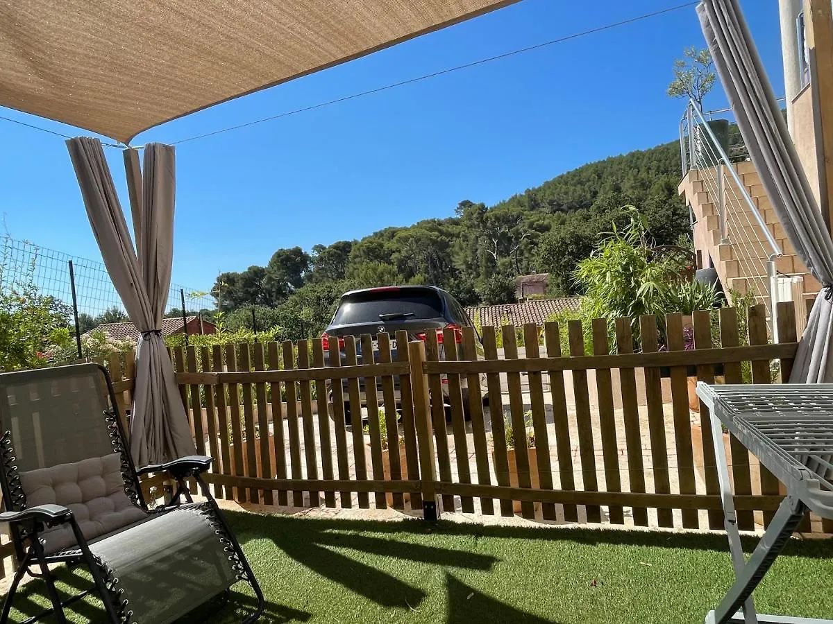Appartement De 45 M2 En Rez-De-Villa Avec Jardin Hyeres 0*,