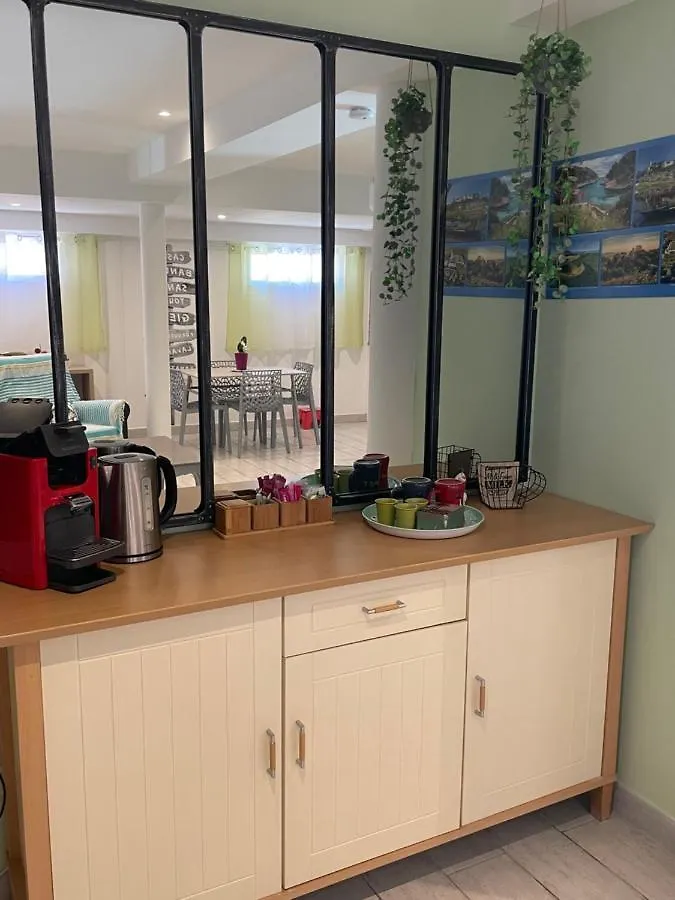 Appartement De 45 M2 En Rez-De-Villa Avec Jardin Hyeres Apartment