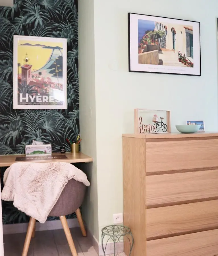 Appartement De 45 M2 En Rez-De-Villa Avec Jardin Hyeres Apartment