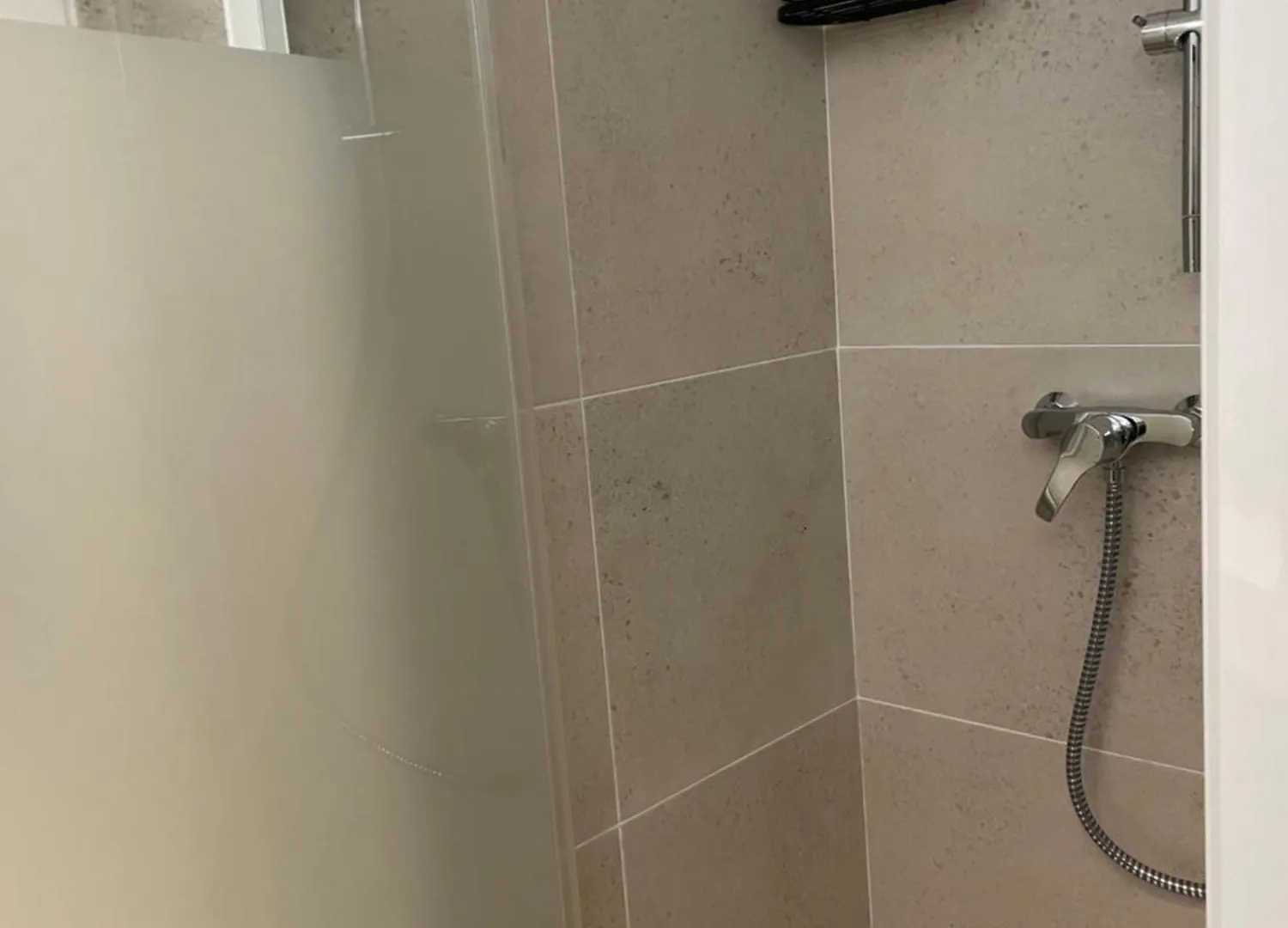 Апартаменты Appartement De 45 M2 En Rez-De-Villa Avec Jardin Йер