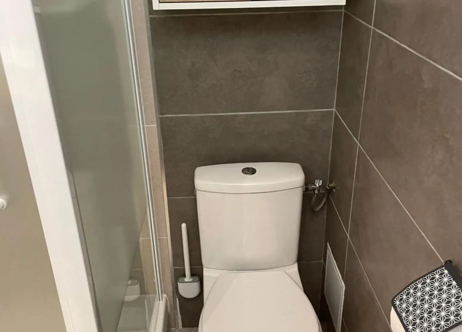 Appartement De 45 M2 En Rez-De-Villa Avec Jardin Йер